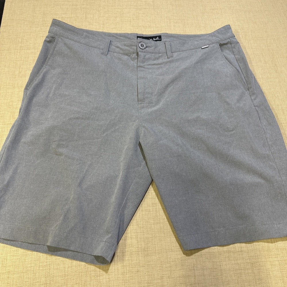 Travis Mathew Golf Shorts Mens Size 38 Gray Chino Stretch Flat Front